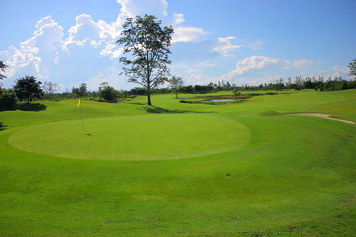 http://www.maejogolfclub.com/images/course_scenery/big/1-42.jpg