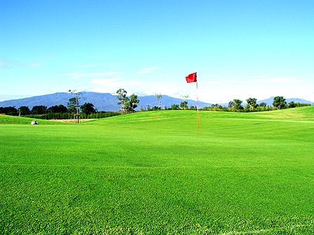 http://www.maejogolfclub.com/images/course_scenery/big/18-42.jpg